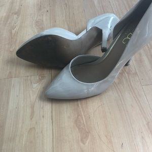 Jessica Simpson pumps